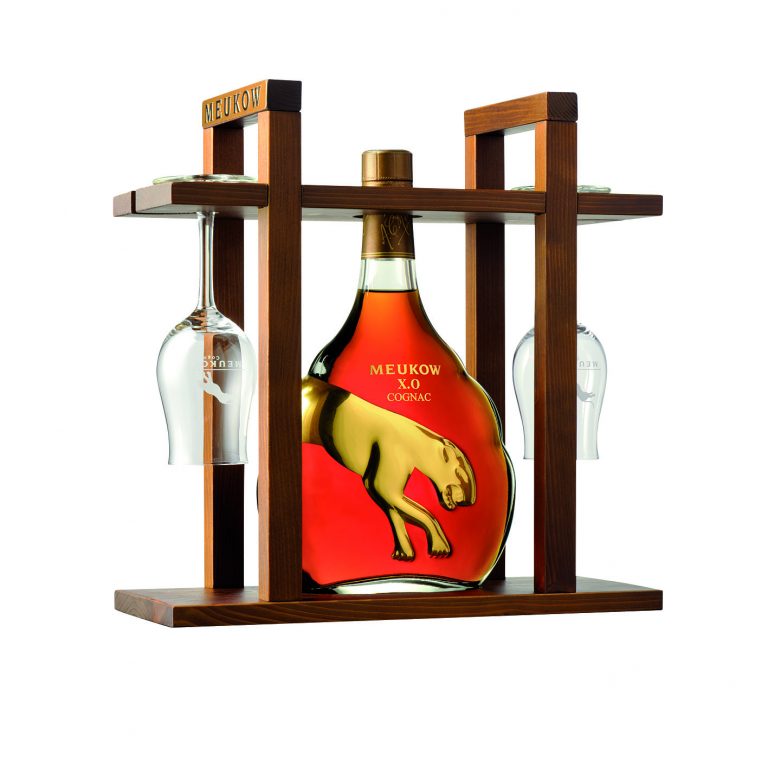Meukow Cognac XO 70cl деревянная рамка + 2 стакана